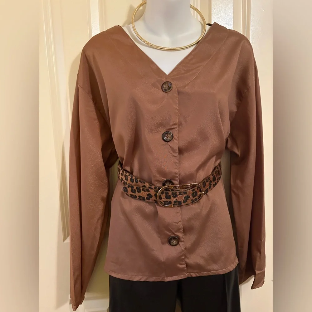 Button-Up Women's, size 3XL, 
I think XXL see measurements  belt not included. - Picture 2 of 10